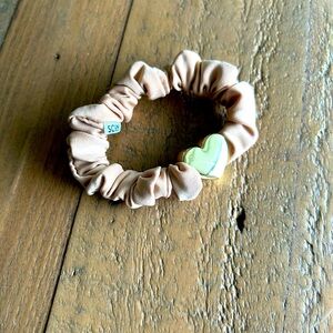 SCLN Heart Beige scrunchie